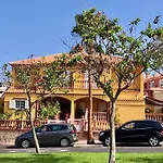 Duque Holidays Адехе