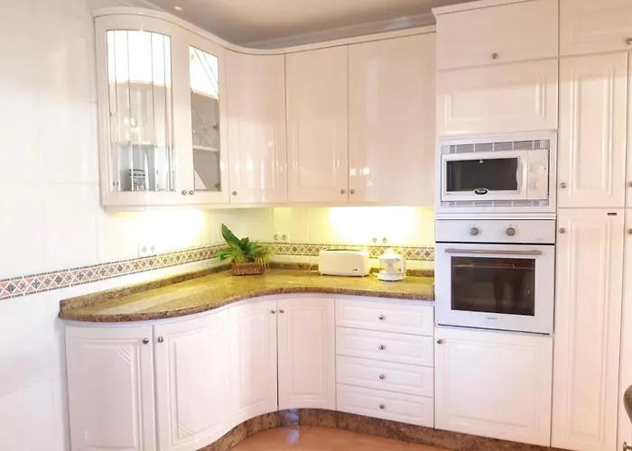 Duque Holidays Адехе